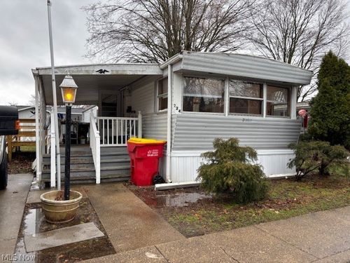 224 Wind Chaser Ln Se, New Philadelphia, OH, 44663-3145 | Card Image