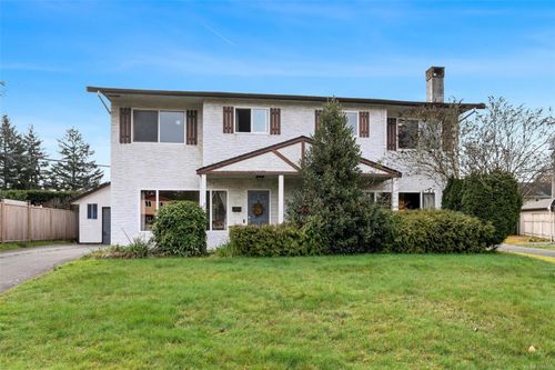 1725/1727 Ashdale Pl, Victoria, BC, V8N1P1 | Card Image