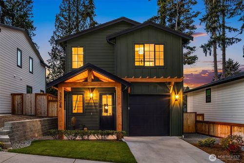 13728 NE Ne 101st St, Kirkland, WA, 98033-8856 | Card Image