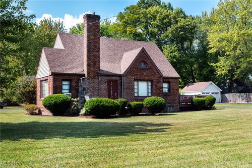 2792 S Canfield Niles Rd, Austintown, OH, 44515-5012 | Card Image