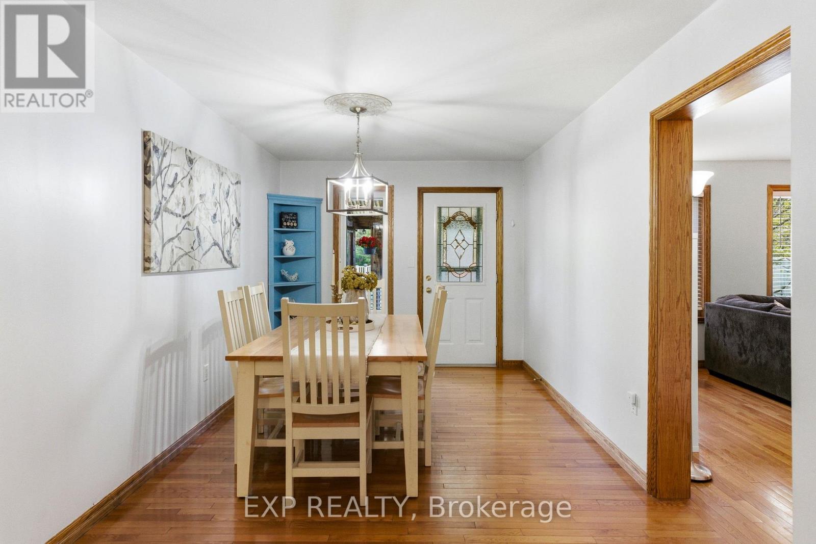 Residential in Georgina (Historic Lakeshore Communities) 5