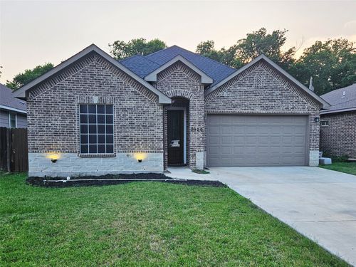 2120 R W Bivens Ln, Fort Worth, TX, 76105-2530 | Card Image