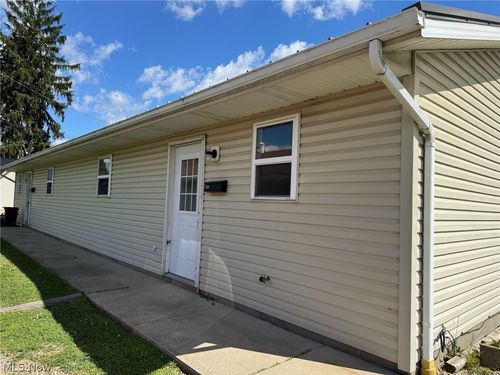 120 8th Dr Ne, New Philadelphia, OH, 44663-2945 | Card Image