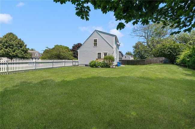 208 W View Rd, House other with 4 bedrooms, 3 bathrooms and 4 parking in Middletown RI | Image 41