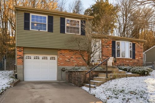 318 Tionesta Dr, New Kensington, PA, 15068-9313 | Card Image