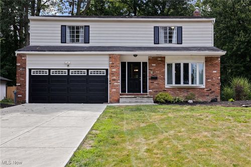 9422 Driftwood Dr, Olmsted Falls, OH, 44138-2632 | Card Image