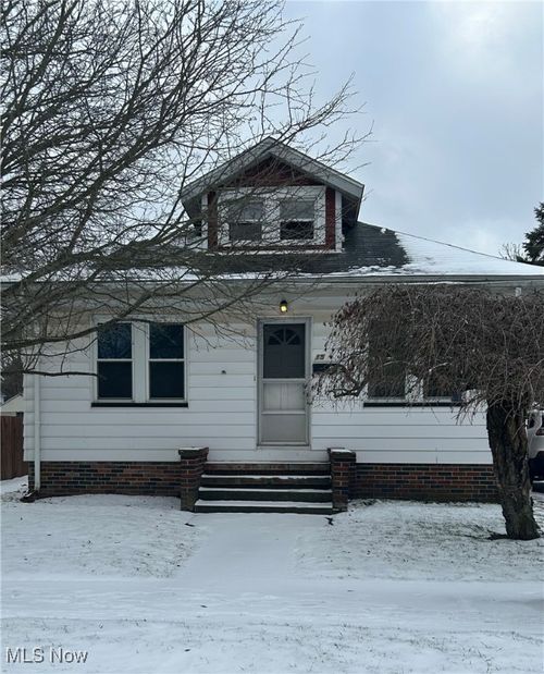 15 Katherine St, Struthers, OH, 44471-2102 | Card Image