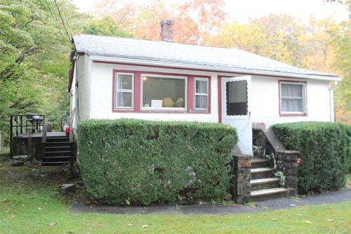 2 Carpenter Pl, Yorktown Heights, NY, 10598-6638 | Card Image