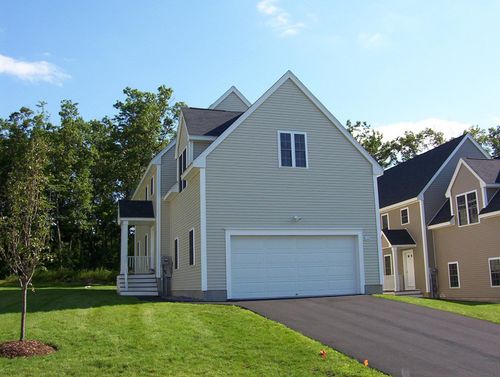 122 Barbara Ln, Hudson, NH, 03051-3773 | Card Image