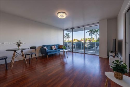 apt-201-3675 N Country Club Dr, Aventura, FL, 33180-1705 | Card Image