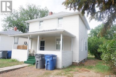 311 7th Ave E, House other with 4 bedrooms, 2 bathrooms and null parking in Assiniboia SK | Image 2