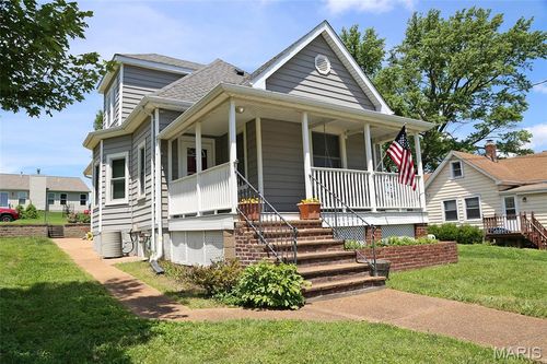 207 Fee Fee Rd, Maryland Heights, MO, 63043-2711 | Card Image