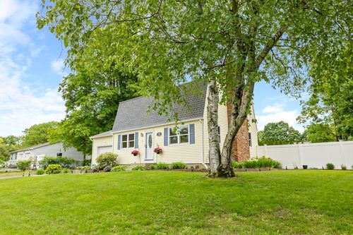 6 Hannum Brook Dr, Easthampton, MA, 01027-9730 | Card Image