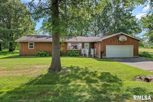 306 Chestnut St, Nokomis, IL, 62075-1106 | Card Image