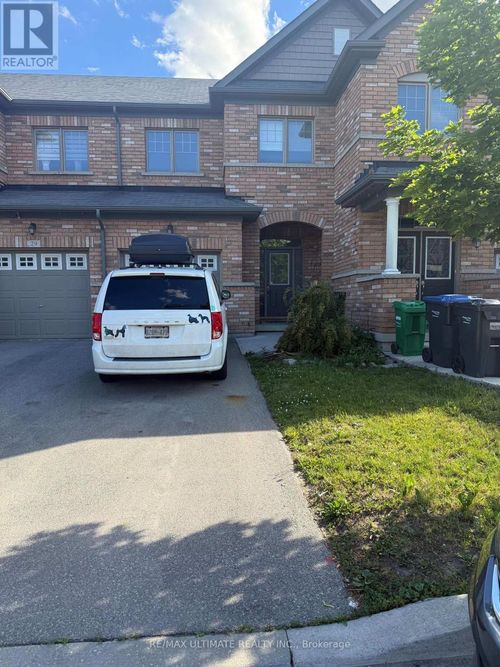 31 Davenfield Cir, Brampton, ON, L6P4M2 | Card Image