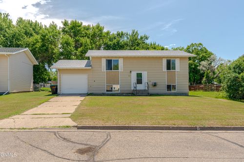 53 Benteen Dr, Lincoln, ND, 58504-9136 | Card Image
