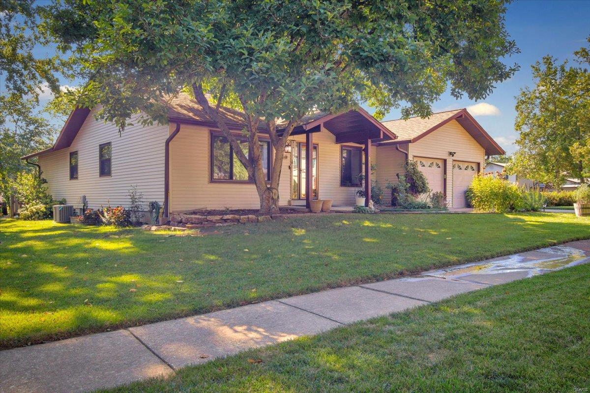 Nykiel Ct, Ballwin, MO 63011