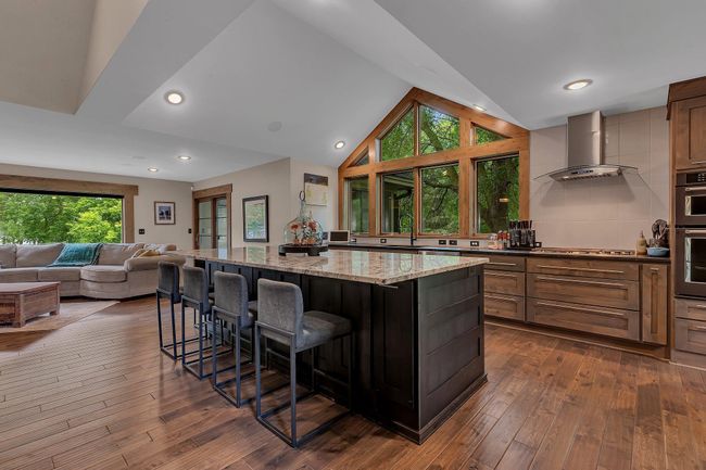 Impressive vaulted ceiling lines | Image 7