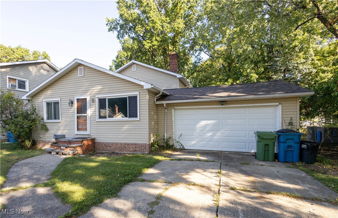 Lori Ann Dr, Eastlake, OH 44095