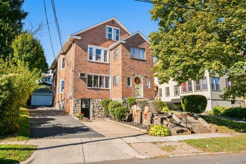 147 Newbury St, Hartford, CT, 06114-2227 | Card Image