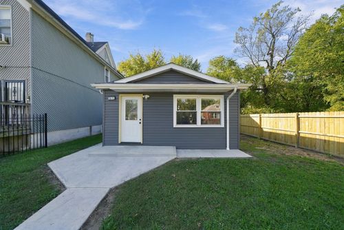 7512 S Parnell Ave, Chicago, IL, 60620-1818 | Card Image