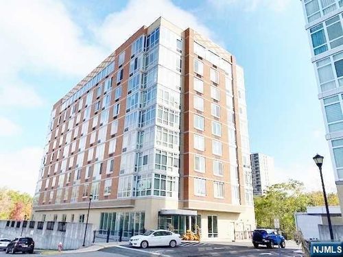 800 12th St, Palisades Park, NJ, 07650-2370 | Card Image