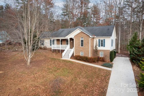 590 Brook Knoll Cir, Weaverville, NC, 28787-6301 | Card Image