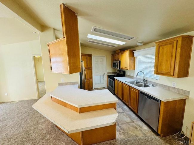 Kitchen with breakfast bar | Image 12