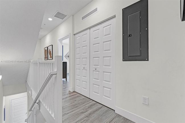 4690 Nw 84 Th Ave, Townhouse with 3 bedrooms, 5 bathrooms and null parking in Doral FL | Image 27