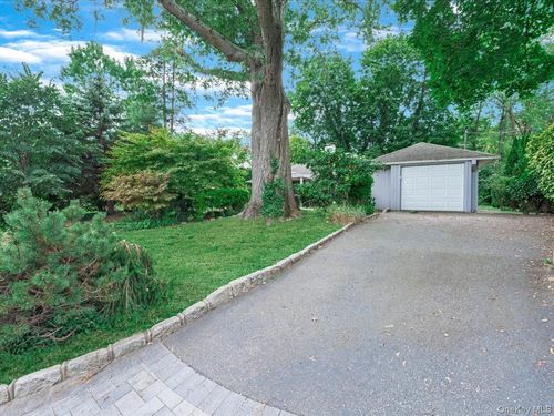 19 Ridge Dr E, Roslyn, NY, 11576-1443 | Card Image