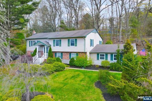 28 Bisset Dr, West Milford, NJ, 07480-1640 | Card Image