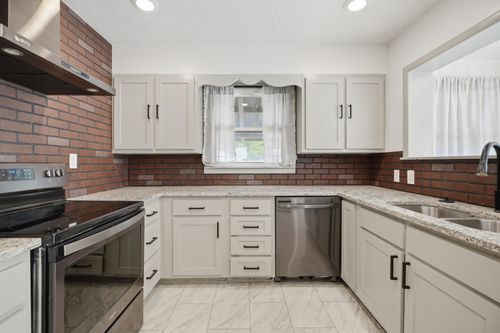 1011 Walnut St, Idalou, TX, 79329-9071 | Card Image