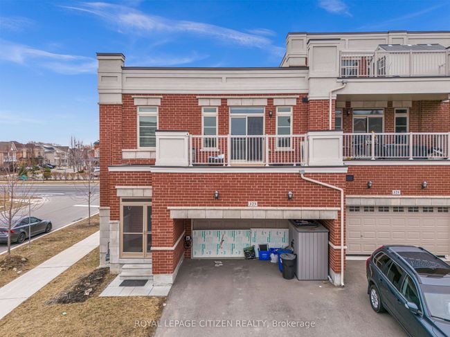123 Luzon Ave, Home with 3 bedrooms, 3 bathrooms and 2 parking in Markham ON | Image 8