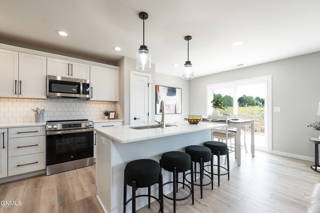 1710 Heart Ridge Loop Se, Townhouse with 3 bedrooms, 3 bathrooms and null parking in Mandan ND | Image 8