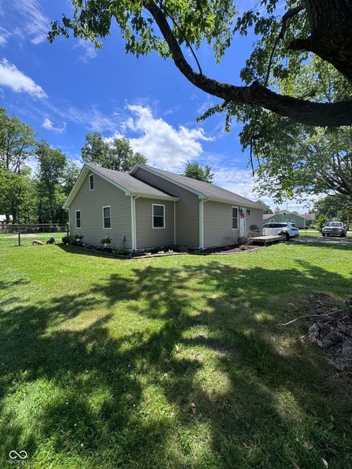8951 S State Road 58, Columbus, IN, 47201-3982 | Card Image
