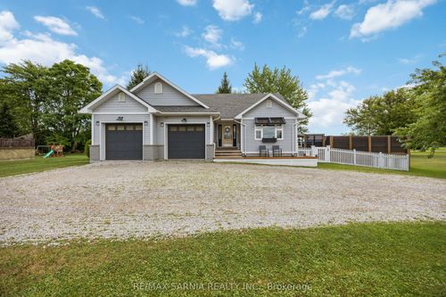 29597 St Clair Pky, Wallaceburg, ON, N8A4L1 | Card Image