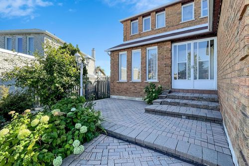 46 Finchley Cir, Markham, ON, L3R8S4 | Card Image