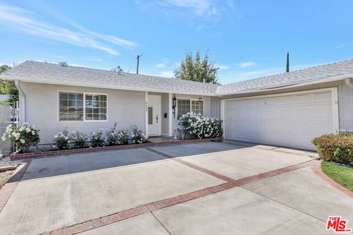 6421 Franrivers Ave, West Hills, CA, 91307-2812 | Card Image