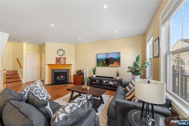 34 George Russell Way, Condo with 2 bedrooms, 3 bathrooms and null parking in Clifton NJ | Image 5