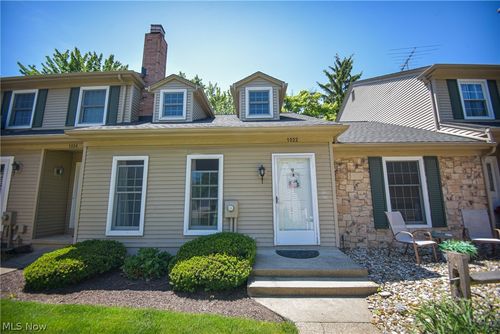 1022 S Court St, Medina, OH, 44256-2825 | Card Image