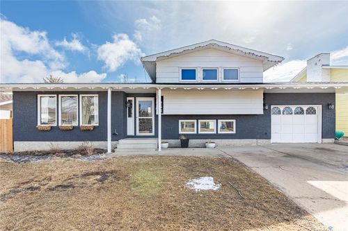 1266 Maybery Cres, Moose Jaw, SK, S6H7B4 | Card Image