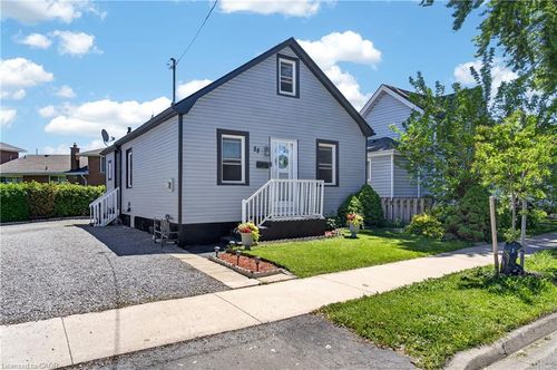 88 Page St, Saint Catharines, ON, L2R4A9 | Card Image