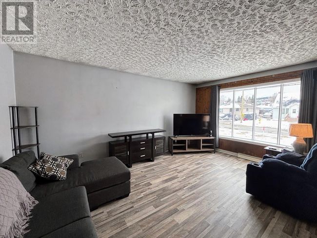 68 Neebig Ave, Home with 3 bedrooms, 2 bathrooms and null parking in Manitouwadge ON | Image 6