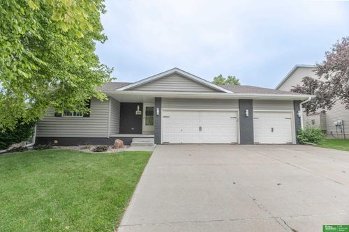 15818 Timberlane Dr, Omaha, NE, 68136-3091 | Card Image
