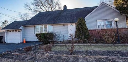 2206 Union Blvd, Bay Shore, NY, 11706-8021 | Card Image