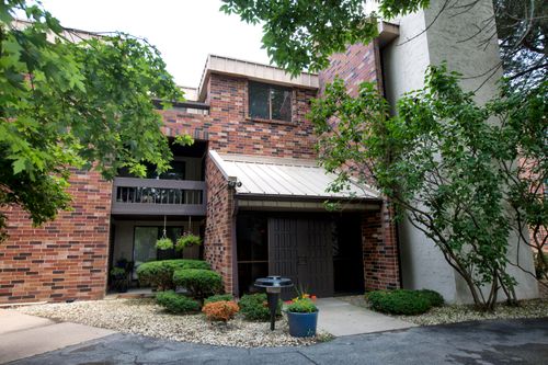 2470 W Good Hope Rd, GLENDALE, WI, 53209-2782 | Card Image
