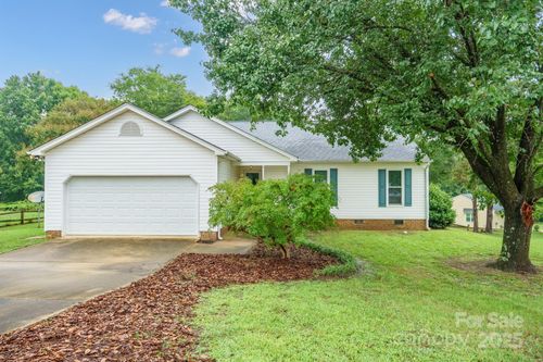 8525 Indian Summer Trl, Harrisburg, NC, 28075-8693 | Card Image