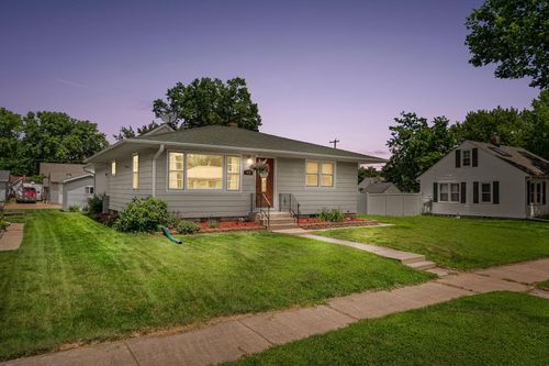 512 S 1st St, La Crescent, MN, 55947-1224 | Card Image