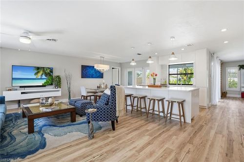 157 Willoughby Dr, NAPLES, FL, 34110-1337 | Card Image