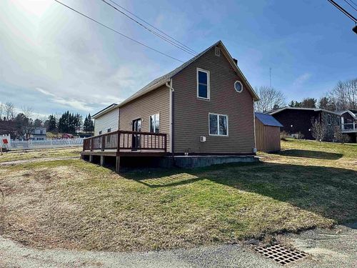 73 Pond St, Newport, VT, 05855-4826 | Card Image